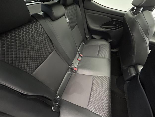 TOYOTA Yaris 116h Collection  Toit pano