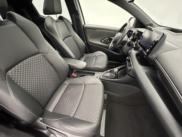 TOYOTA Yaris 116h Collection  Toit pano