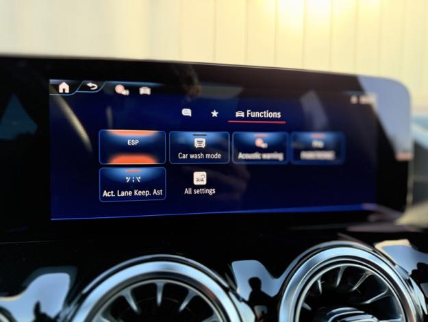 MERCEDES-BENZ EQA 250+ AMG Line  