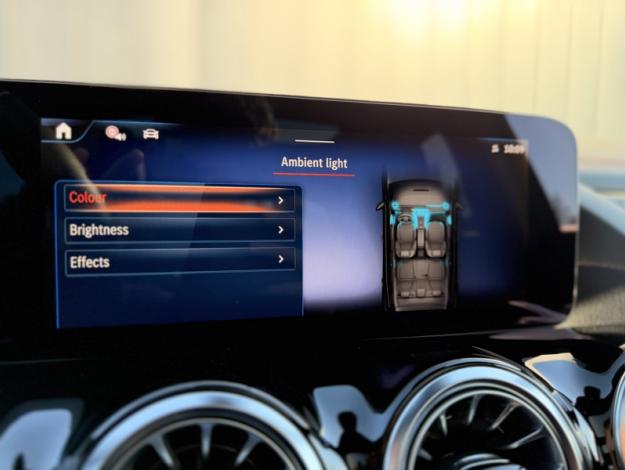 MERCEDES-BENZ EQA 250+ AMG Line  