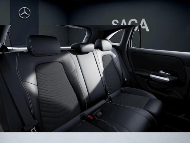 MERCEDES-BENZ GLA 180 Cyber Edition  