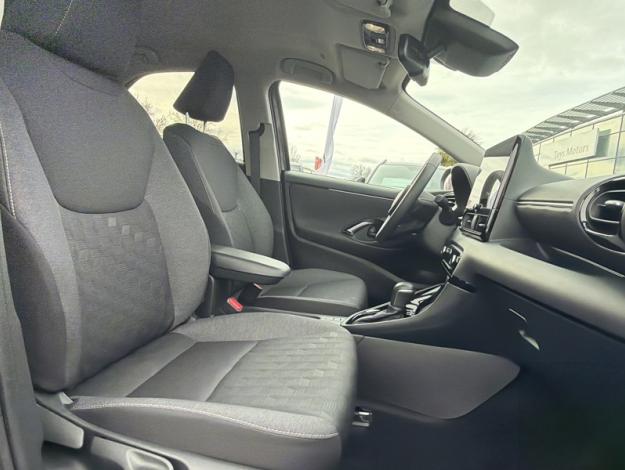 TOYOTA Yaris 116h Design  