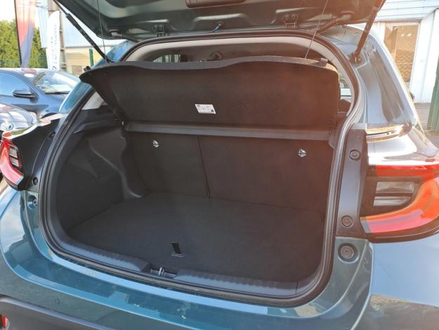 TOYOTA Yaris Hybrid Design  