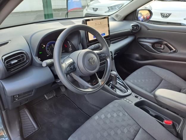 TOYOTA Yaris Hybrid Design  