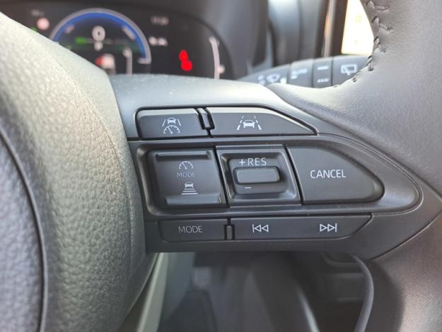 TOYOTA Yaris Hybrid Design  