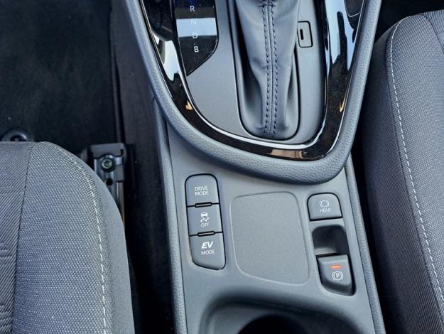 TOYOTA Yaris Hybrid Design  