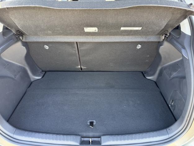 TOYOTA Yaris 116h Design  