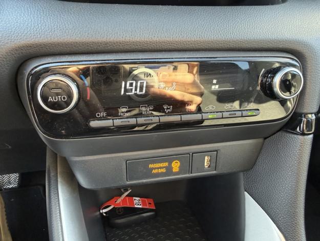 TOYOTA Yaris 116h Design  