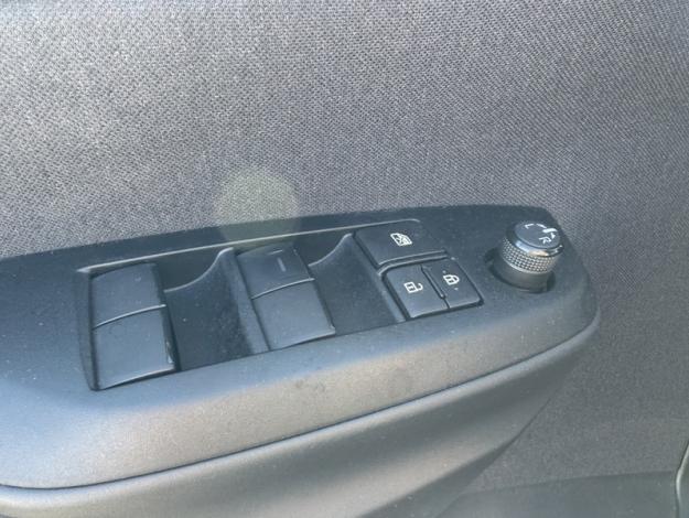 TOYOTA Yaris 116h Design  