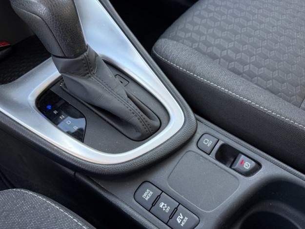 TOYOTA Yaris 116h Design  