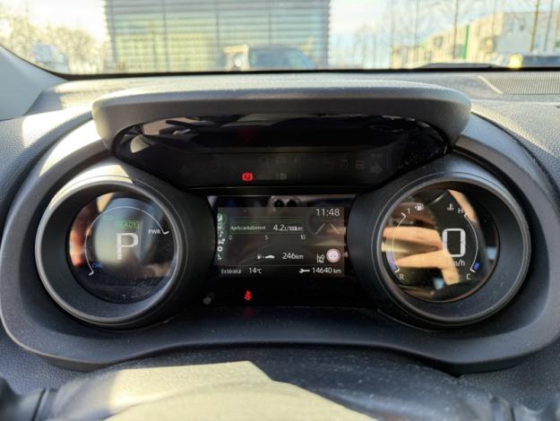 TOYOTA Yaris 116h Design  