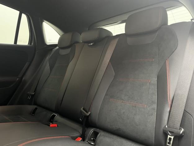 MERCEDES-BENZ GLA 200 d AMG Line  