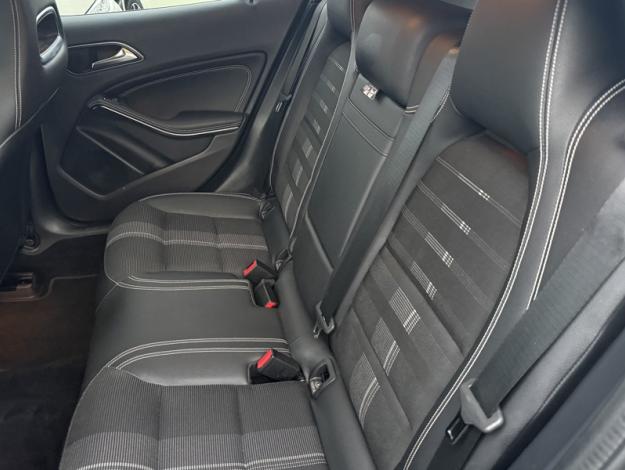 MERCEDES-BENZ GLA 200 Sensation  