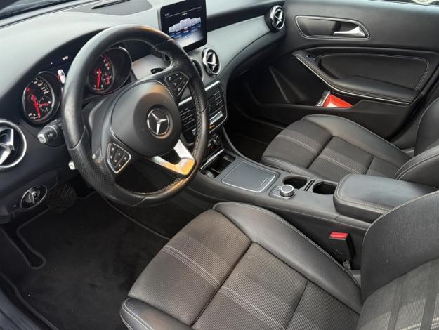 MERCEDES-BENZ GLA 200 Sensation  