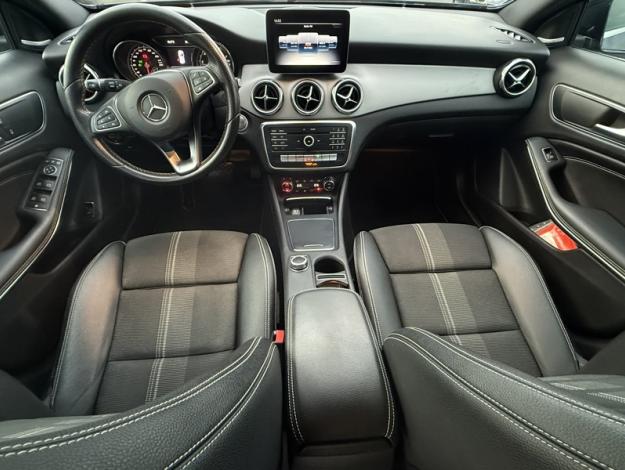 MERCEDES-BENZ GLA 200 Sensation  