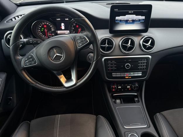MERCEDES-BENZ GLA 200 Sensation  