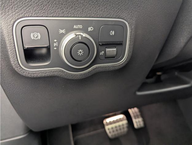 MERCEDES-BENZ GLB 200 d AMG Line  