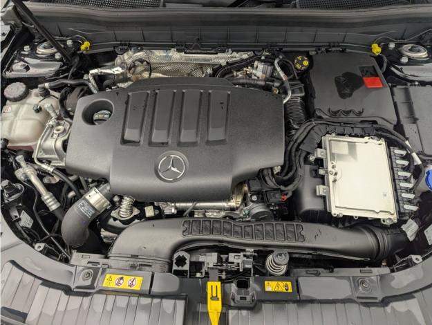 MERCEDES-BENZ GLB 200 d AMG Line  