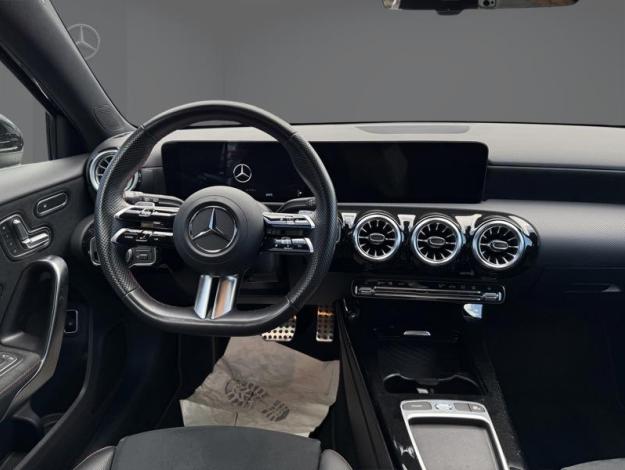 MERCEDES-BENZ A 250 e AMG Line  