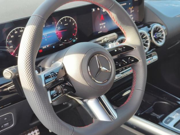 MERCEDES-BENZ GLA 180 tout terrain  Star Edition