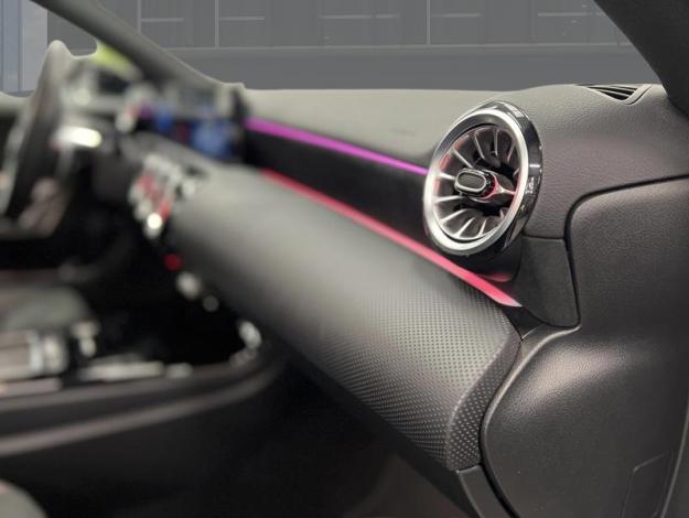 MERCEDES-BENZ A 250 e AMG Pack Night Pano  