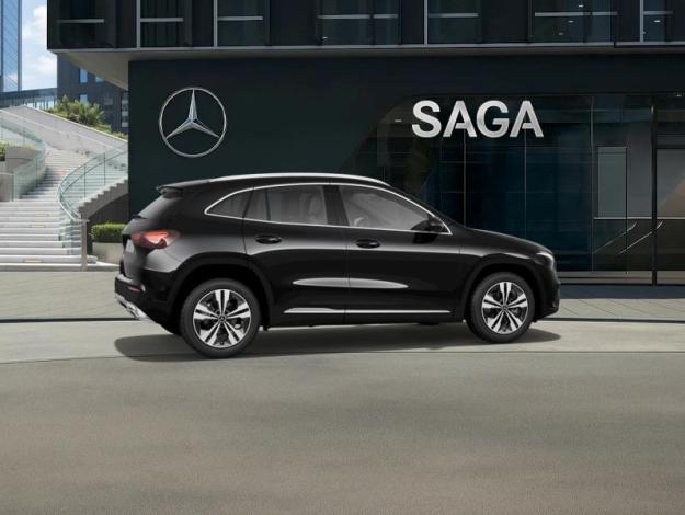 MERCEDES-BENZ GLA 180 Cyber Edition  