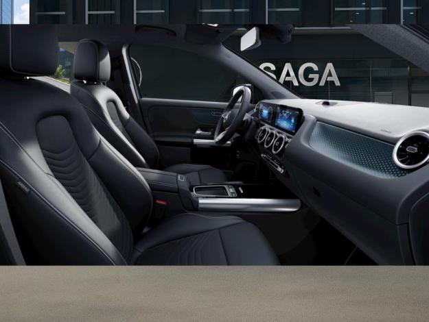 MERCEDES-BENZ GLA 180 Cyber Edition  