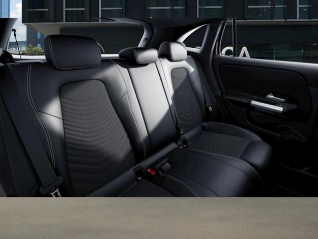 MERCEDES-BENZ GLA 180 Cyber Edition  