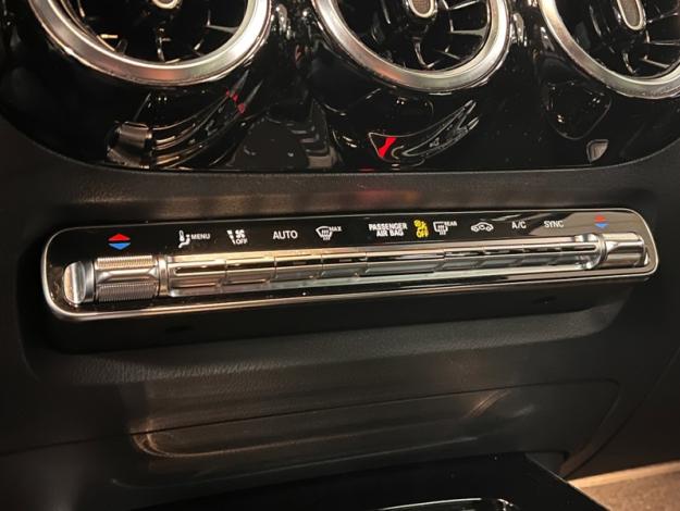 MERCEDES-BENZ GLA 200 AMG Line  GLA 200 AMG Line