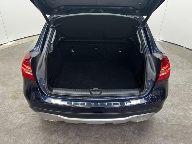 MERCEDES-BENZ GLA 180 d Sensation  