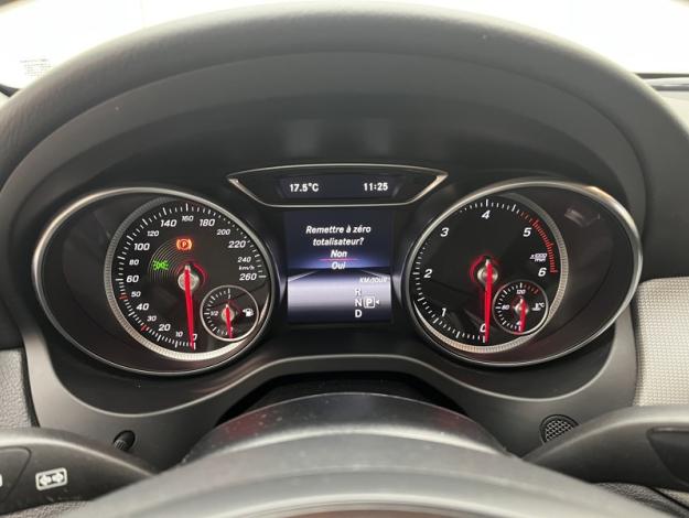 MERCEDES-BENZ GLA 180 d Sensation  