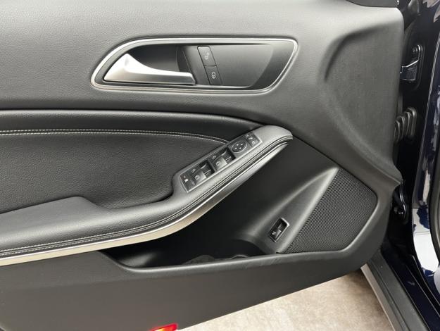 MERCEDES-BENZ GLA 180 d Sensation  