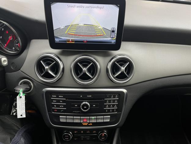 MERCEDES-BENZ GLA 180 d Sensation  