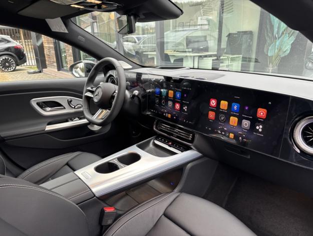 MERCEDES-BENZ CLA 200 AMG Line  