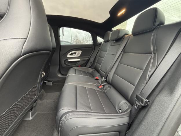 MERCEDES-BENZ CLA 200 AMG Line  