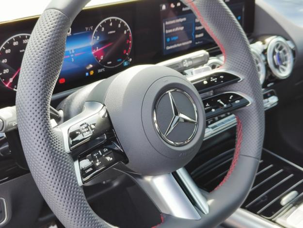 MERCEDES-BENZ GLA 180 Star Edition  