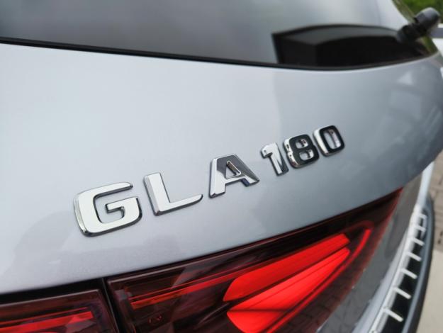 MERCEDES-BENZ GLA-Klasse GLA 180 Off-Roader