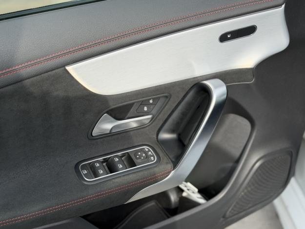 MERCEDES-BENZ CLA 180 SB AMG Pack Night Toit Pano  