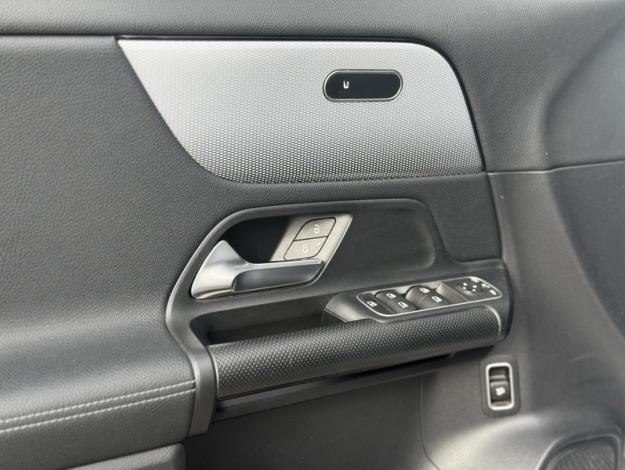 MERCEDES-BENZ GLA 200 d Business Line  