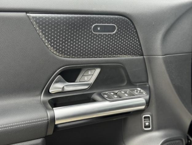 MERCEDES-BENZ GLA 180 d Business Line  