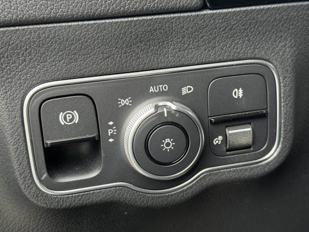 MERCEDES-BENZ GLA 180 d Business Line  