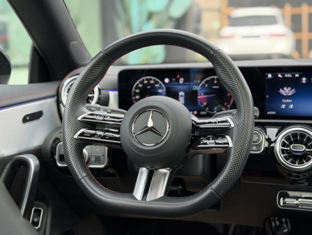 MERCEDES-BENZ CLA 180 CLA 180 d Shooting Brake AMG Line  