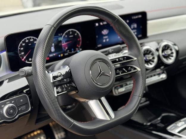 MERCEDES-BENZ CLA 180 CLA 180 d Shooting Brake AMG Line  