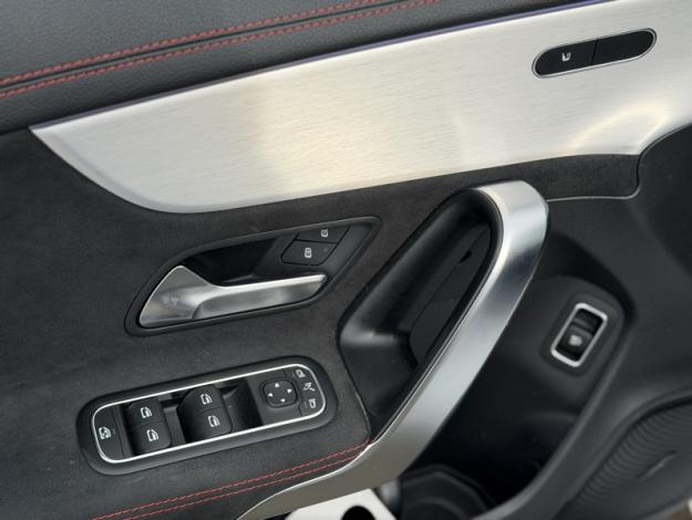 MERCEDES-BENZ CLA 180 CLA 180 d Shooting Brake AMG Line  