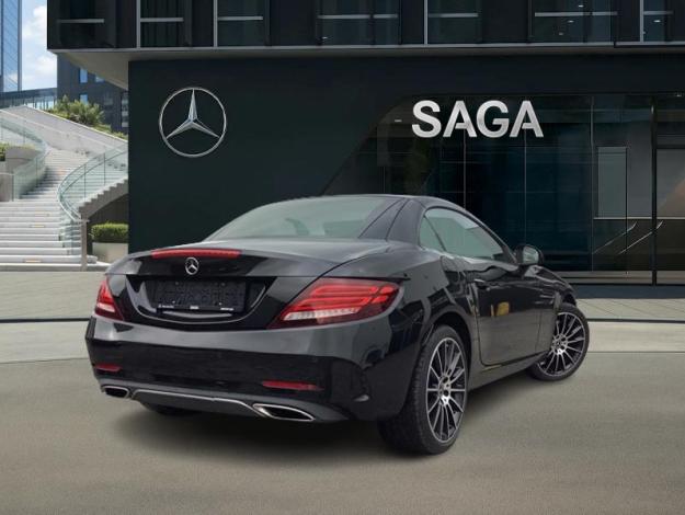 MERCEDES-BENZ SLC 180 AMG Line  