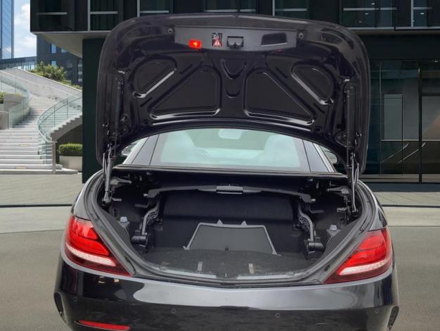 MERCEDES-BENZ SLC 180 AMG Line  