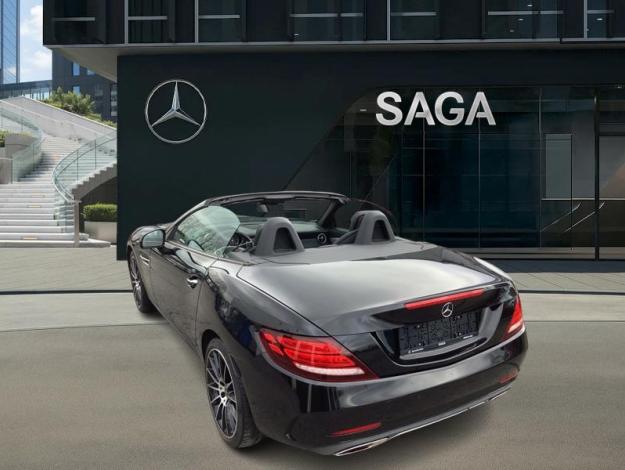 MERCEDES-BENZ SLC 180 AMG Line  