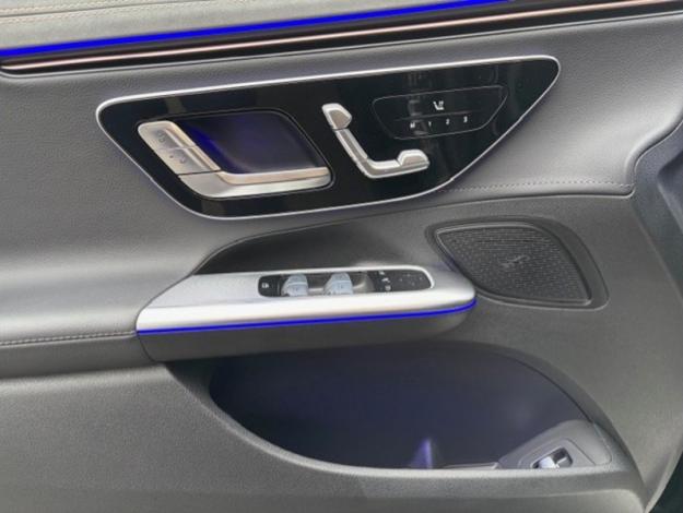 MERCEDES-BENZ EQE 300 Berline AMG Pack Night  