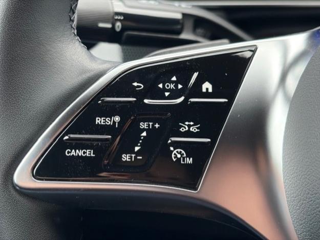 MERCEDES-BENZ EQE 300 Berline AMG Pack Night  