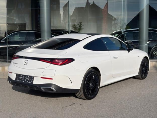 MERCEDES-BENZ CLE 300 e Coupé AMG Line Pano Burmester  